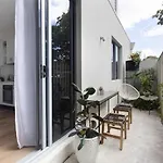 Currumbin Beach 1 Bedroom Studio - Steps From The Beach!