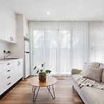 Currumbin Beach 1 Bedroom Studio - Steps From The Beach!