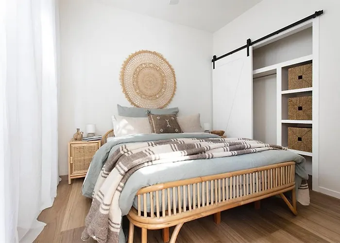 Currumbin Beach 1 Bedroom Studio - Steps From The Beach!